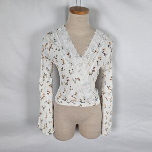 Just Polly New York Blouse Women's M White Floral Lace Wrap V-Neck Tie Back